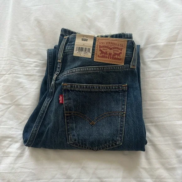 Levi’s Low Pro Women’s Jeans. No Woods- Dark Wash. size 26. - Picture 2 of 6